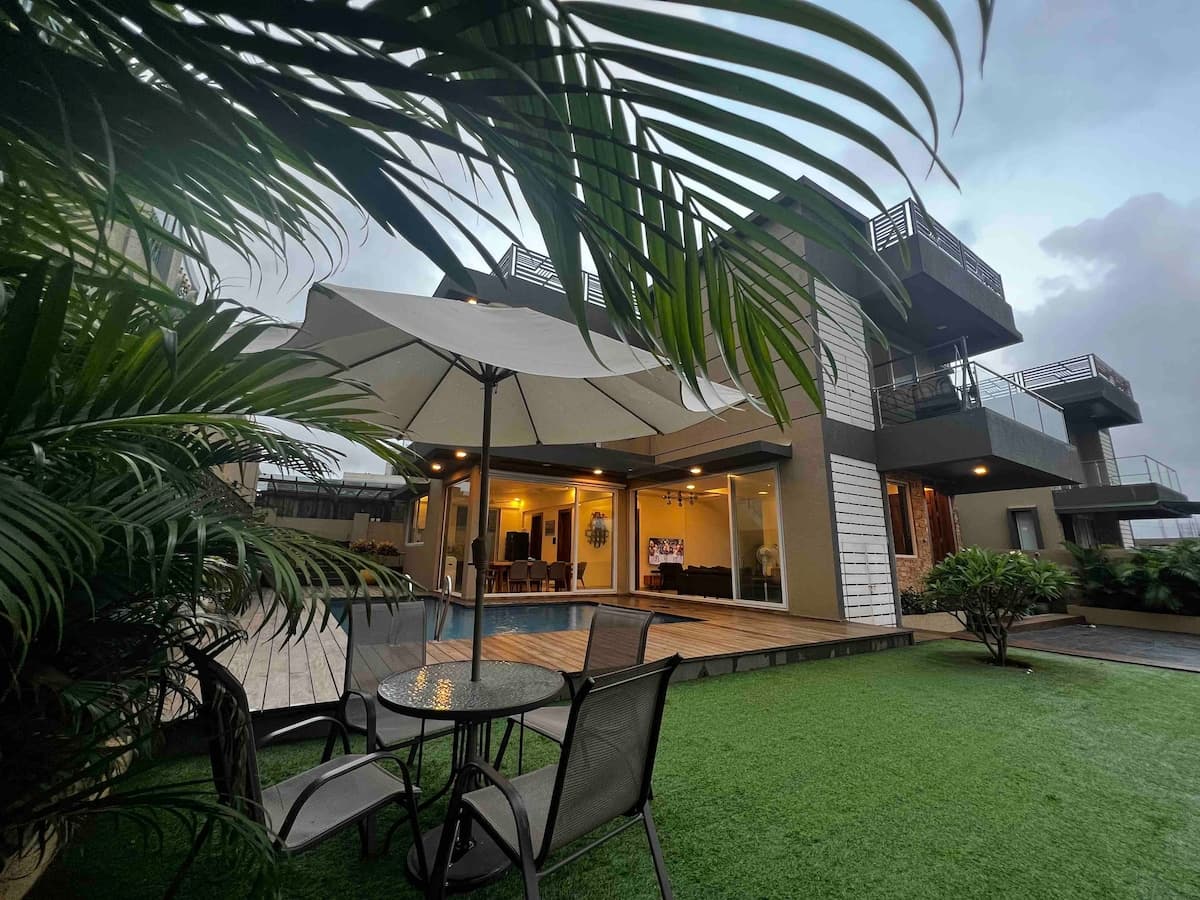 Tara-The Luxe Villa/Heated Pool & Outdoor Theatre